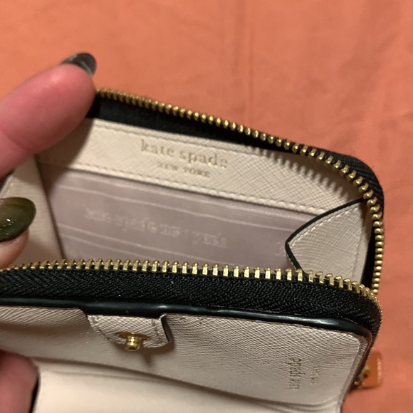 Morgan Small Compact Wallet
Kate Spade black leather wallet
3.75"h x 4"w x1.3" - Picture 3 of 7